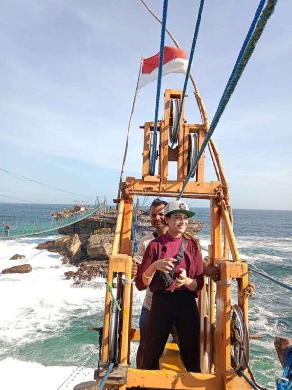 yogyakarta-highlights-jomblang-cave-and-timang-beach-tour