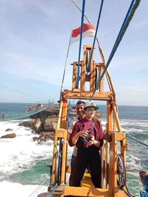 yogyakarta-highlights-jomblang-cave-and-timang-beach-tour