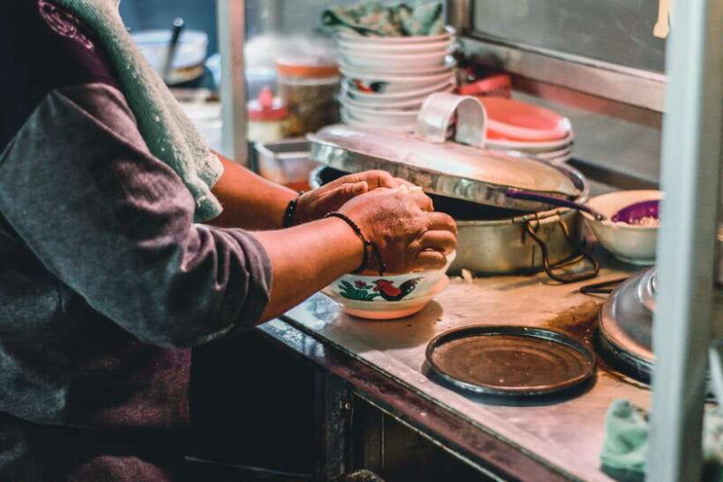 yogyakarta-historical-night-walk-and-street-food-tasting