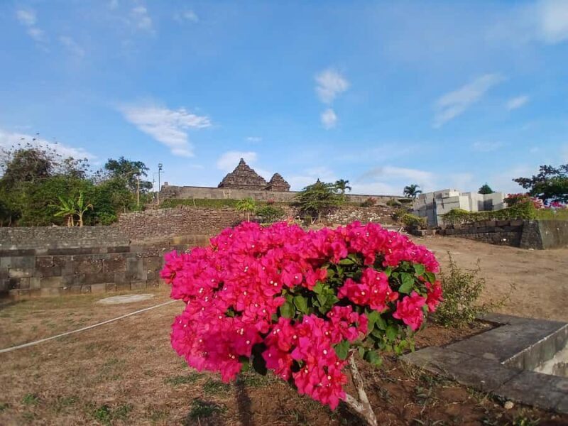 Yogyakarta : Honey moon by hire luxury vehicle - Discovering Yogyakarta in Style: The Luxury Experience