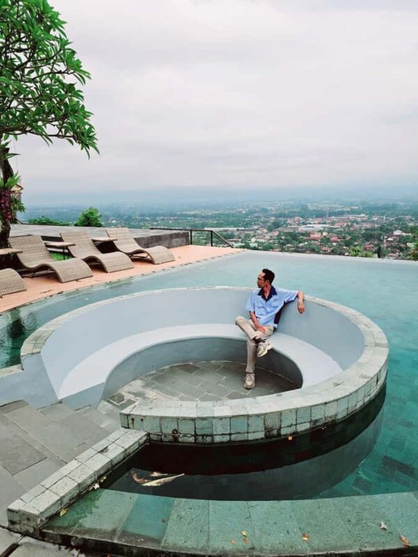 Yogyakarta: Instagrammable Cafes with Temple & Volcano View - Key Points