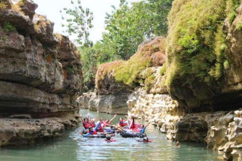 yogyakarta-jomblang-and-pindul-caveriver-tubing-rafting