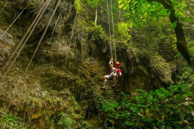 yogyakarta-jomblang-and-pindul-caveriver-tubing-rafting
