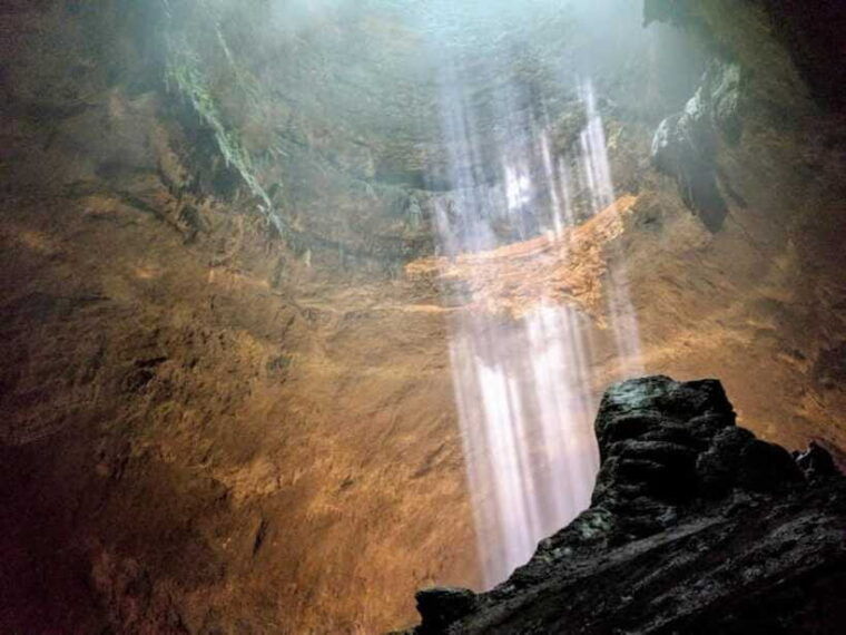 yogyakarta-jomblang-cave-adventure-and-pindul-cave-tour