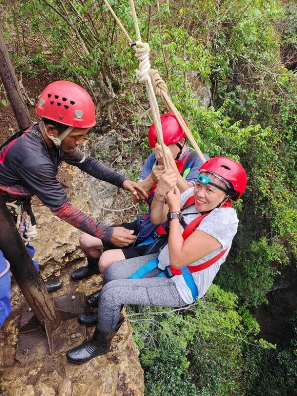 yogyakarta-jomblang-cave-adventure-with-rappelling