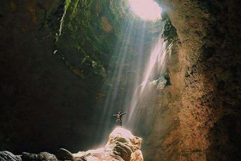 yogyakarta-jomblang-cave-adventure-with-rappelling