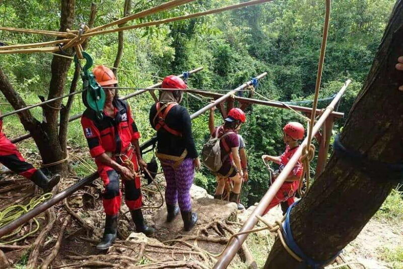 yogyakarta-jomblang-cave-and-pindul-cave-adventure-tour