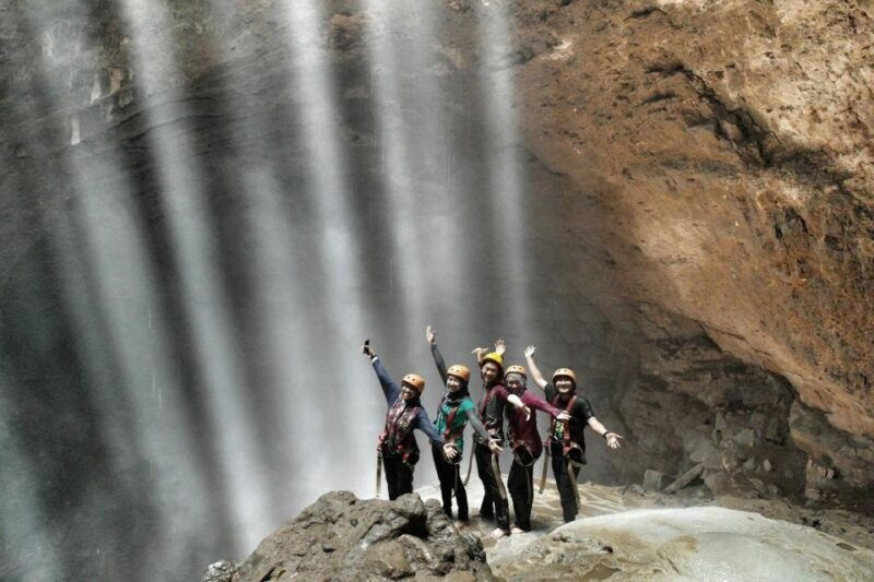 yogyakarta-jomblang-cave-and-pindul-cave-adventure-trip