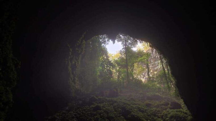 yogyakarta-jomblang-cave-and-pindul-cave-tour