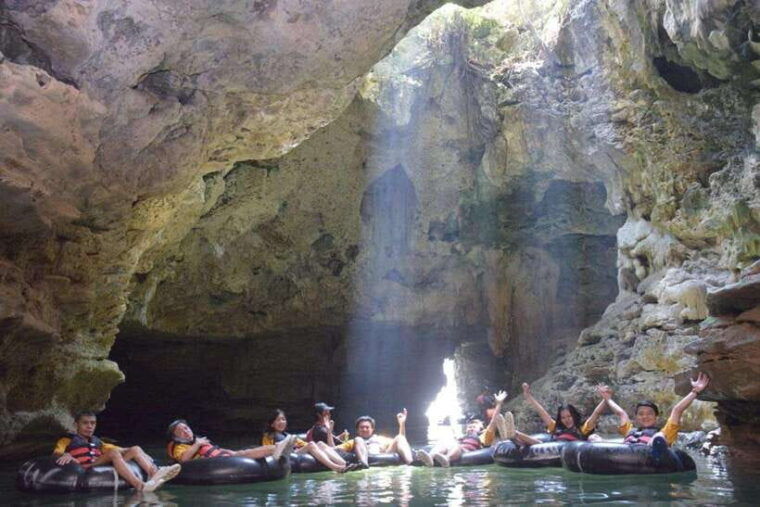 yogyakarta-jomblang-cave-and-pindul-cave-tour