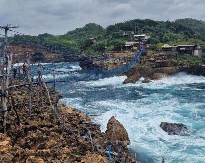 yogyakarta-jomblang-cave-and-timang-beach