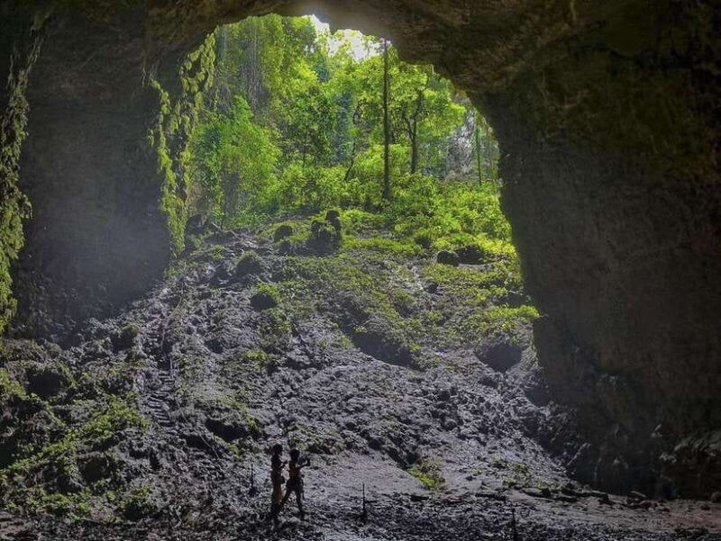 yogyakarta-jomblang-cave-pindul-cave-and-oyo-river-tubing