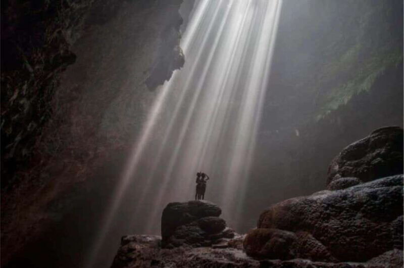 yogyakarta-jomblang-cave-pindul-cave-with-donut-boat-ride