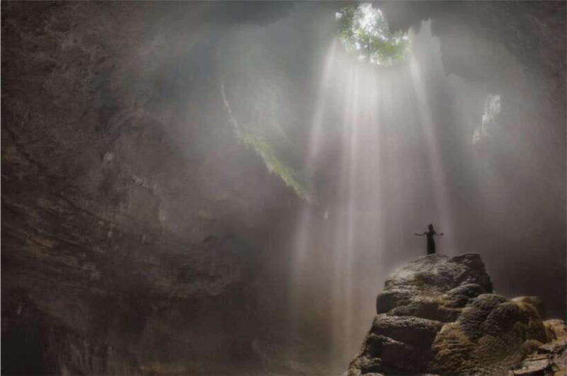 yogyakarta-jomblang-cave-pindul-cave-with-donut-boat-ride