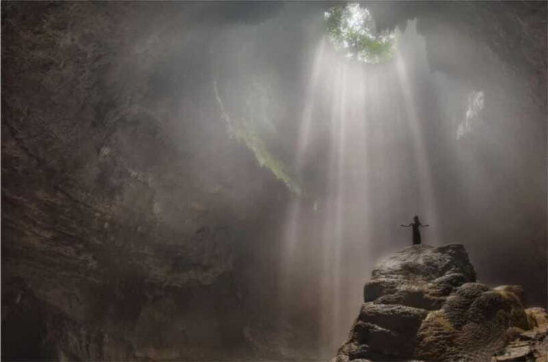 yogyakarta-jomblang-cave-pindul-cave-with-donut-boat-ride