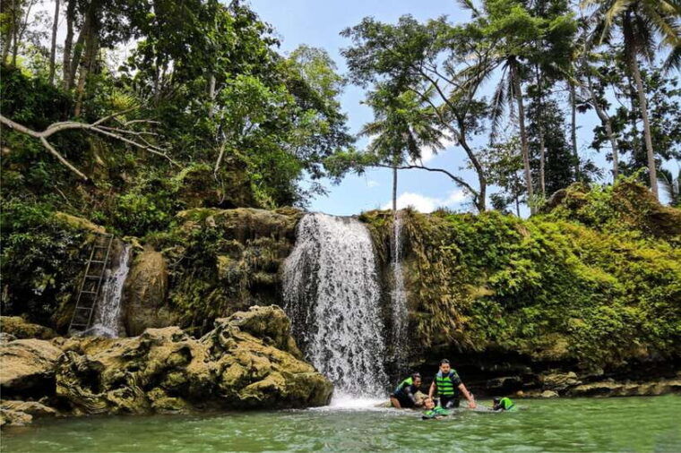 yogyakarta-jomblang-cave-pindul-cave-with-donut-boat-ride