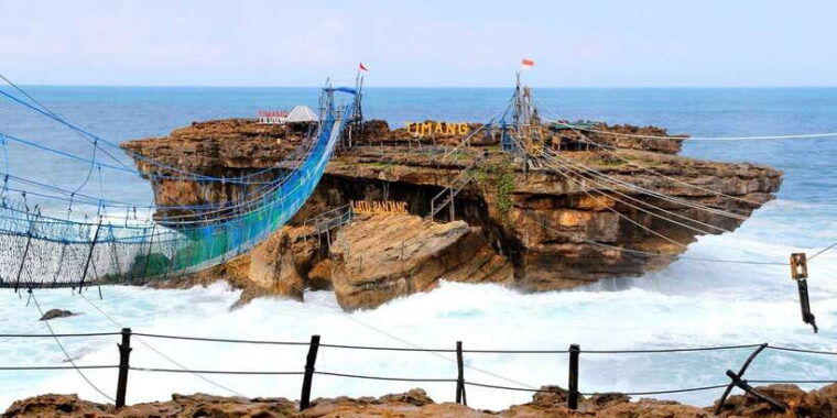 yogyakarta-jomblang-cave-timang-beach