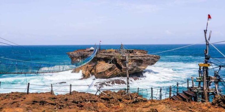 yogyakarta-jomblang-cave-timang-beach
