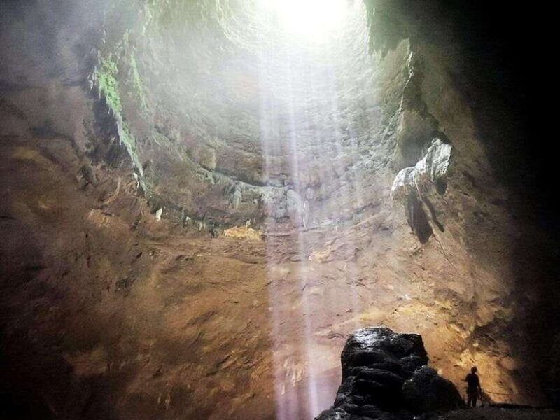 yogyakarta-jomblang-cave-timang-beach-with-lunch-gondola