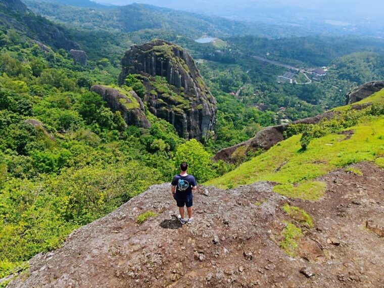 yogyakarta-jomblang-cave-timang-beach-with-lunch-gondola