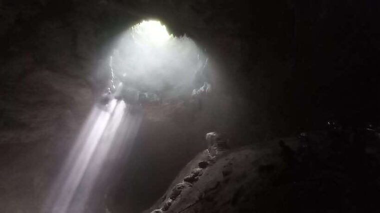yogyakarta-jomblang-cave-timang-beach-with-lunch-gondola