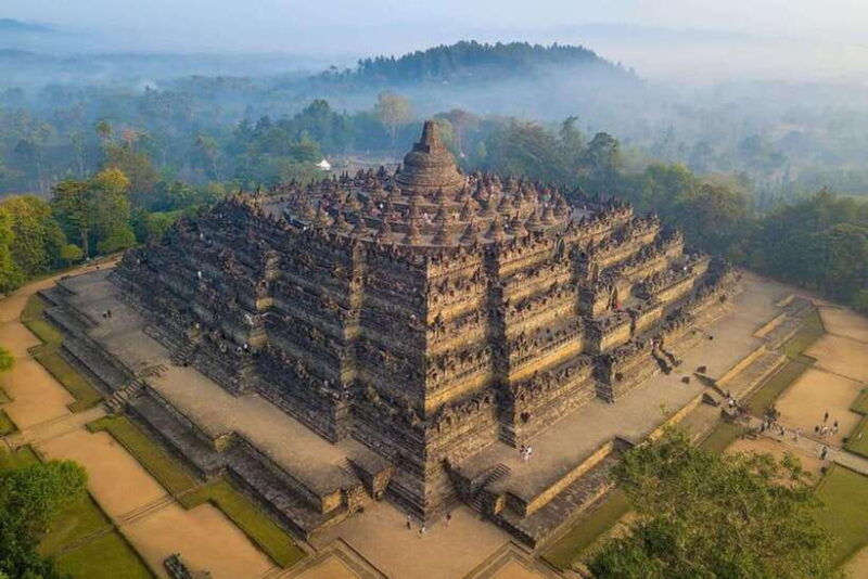 yogyakarta-kedung-kayang-waterfall-and-borobudur-temple