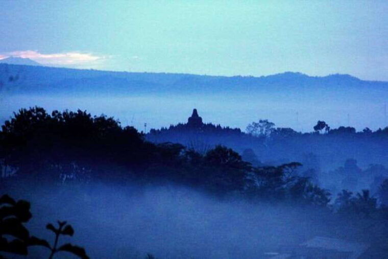 yogyakarta-kedung-kayang-waterfall-and-borobudur-temple