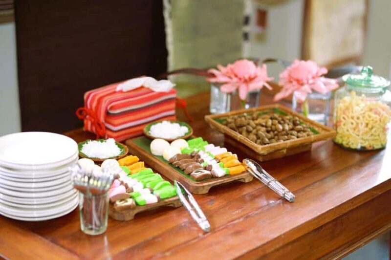 Yogyakarta/Magelang: Selogriyo Temple and Weaving Tour - Practical Details: What to Expect