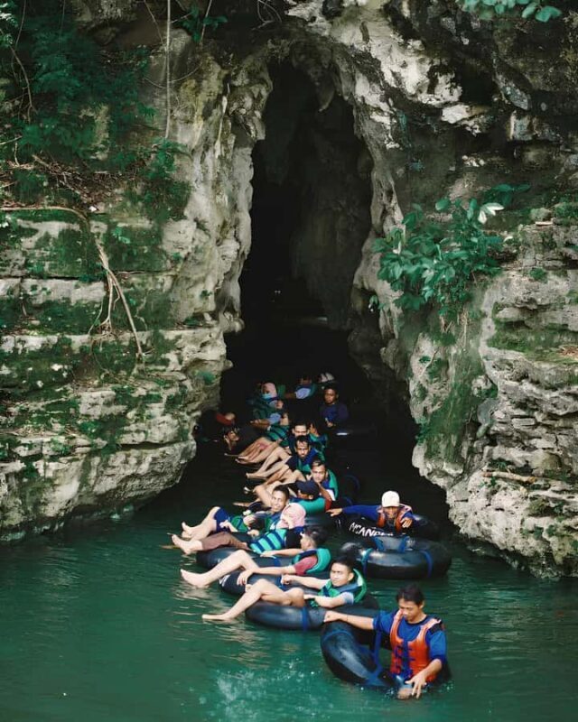 Yogyakarta: Mangunan, Pindul & Beaches Day Tour - Transportation and Group Size