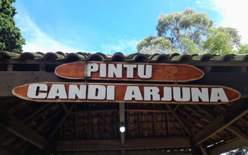 Yogyakarta: Menjer Lake Bamboo Boat Tour with Lunch - Key Points