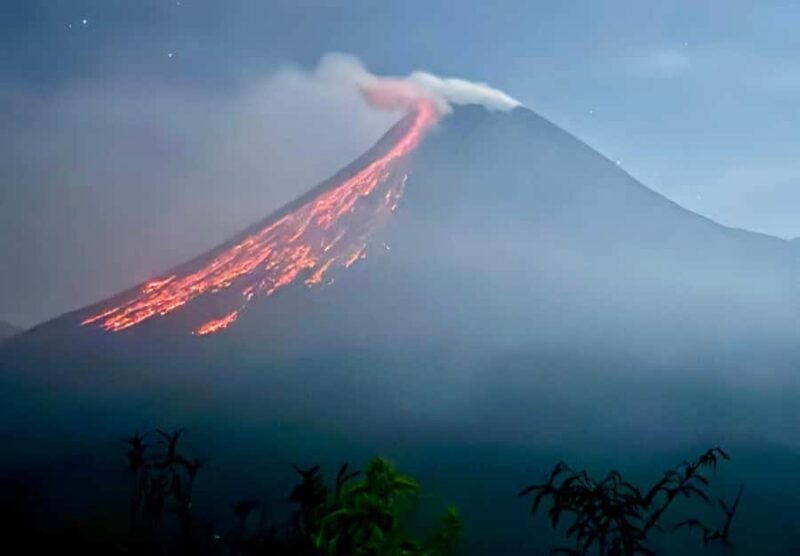 Yogyakarta: Merapi Volcano Night Trip with Lava & Star View - Key Points