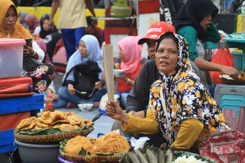 Yogyakarta: Morning Breakfast and Market Experience - Exploring the Details of the Tour