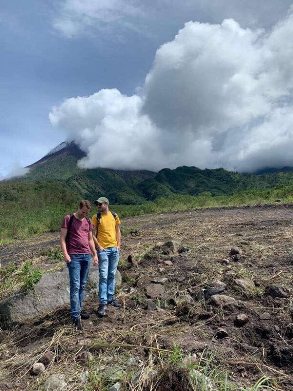 yogyakarta-mount-merapi-jeep-4x4-tour-borobudur-climbup