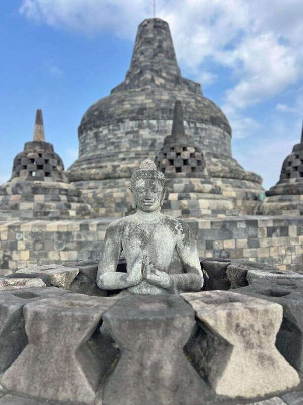yogyakarta-mount-merapi-jeep-4x4-tour-borobudur-climbup