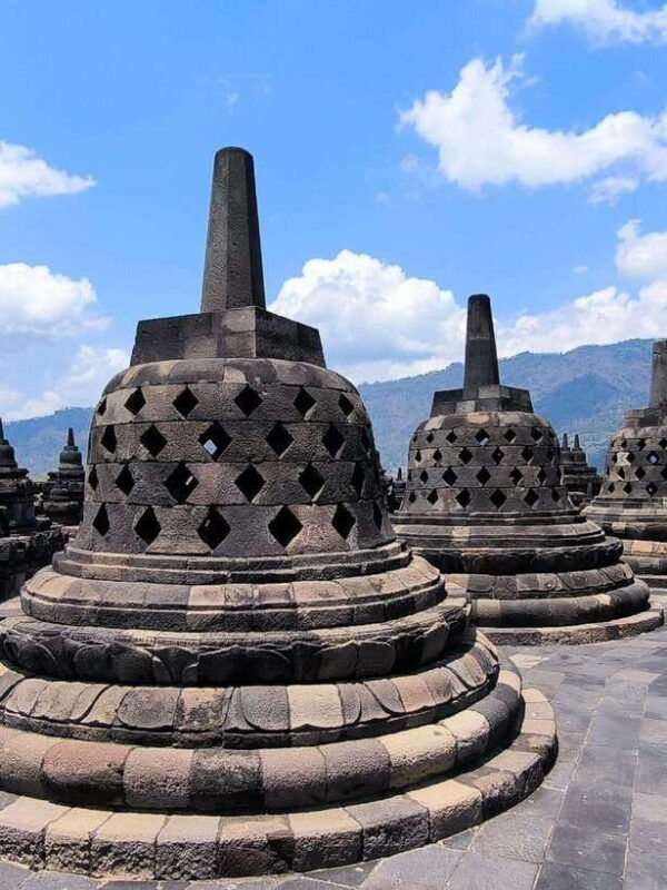 yogyakarta-mount-merapi-jeep-4x4-tour-borobudur-climbup