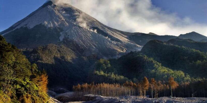 yogyakarta-mt-merapi-sunrise-jomblang-pindul-cave-tour
