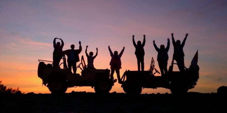 yogyakarta-mt-merapi-sunrise-jomblang-pindul-cave-tour