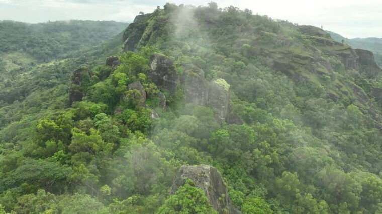 yogyakarta-nglanggeran-ancient-volcano-pindul-cave-tour
