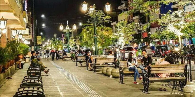 yogyakarta-night-walking-and-street-food-tasting-tour