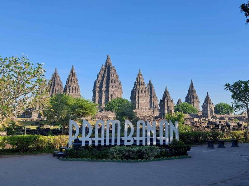 yogyakarta-palace-borobudur-prambanan-temple-guided-tour