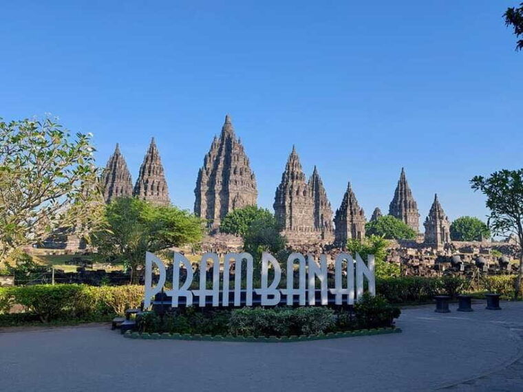 yogyakarta-palace-borobudur-prambanan-temple-guided-tour