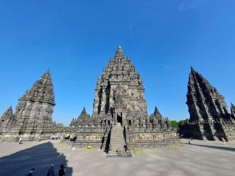 yogyakarta-palace-borobudur-prambanan-temple-guided-tour