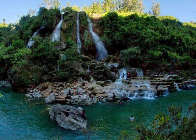 yogyakarta-palace-taman-sari-waterfall-and-pine-forest