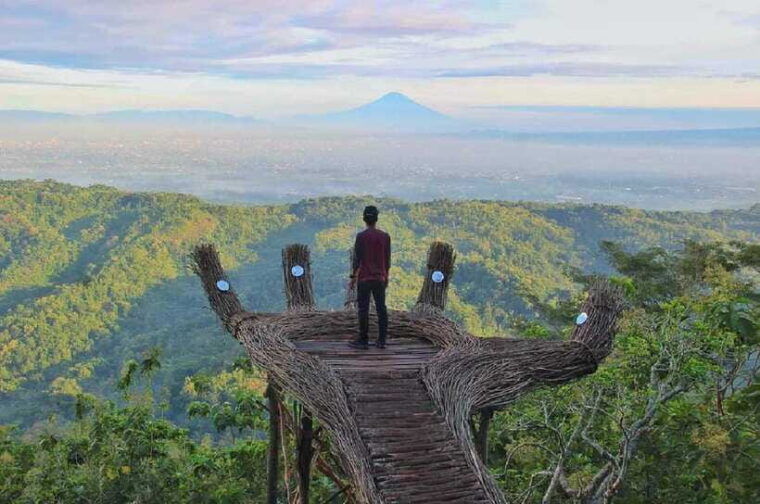 yogyakarta-palace-taman-sari-waterfall-and-pine-forest