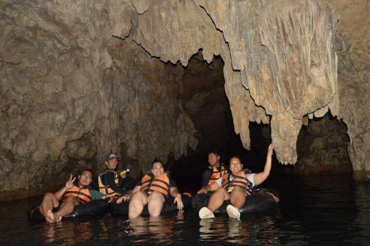 yogyakarta-pindul-cave-and-oyo-river-adventure-trip