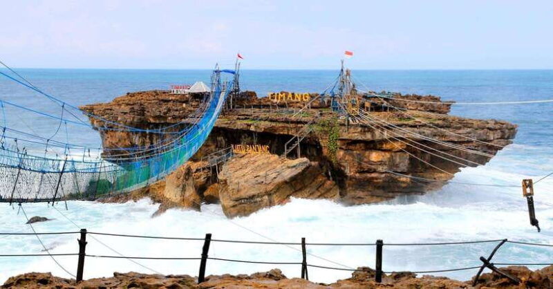 yogyakarta-pindul-cave-oyo-river-timang-beach-adventure