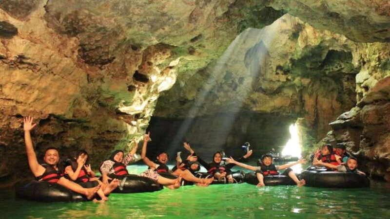 yogyakarta-pindul-cave-tubing-and-oyo-river-tubing