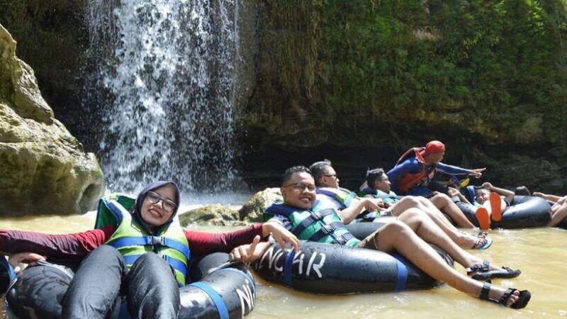 yogyakarta-pindul-cave-tubing-and-oyo-river-tubing