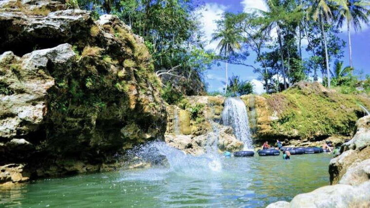 yogyakarta-pindul-cave-tubing-and-oyo-river-tubing