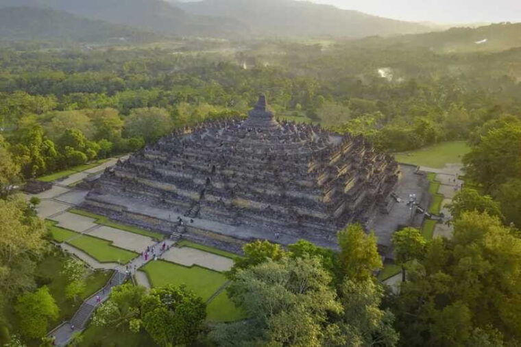 yogyakarta-prambanan-and-borobudur-temples-guided-tour